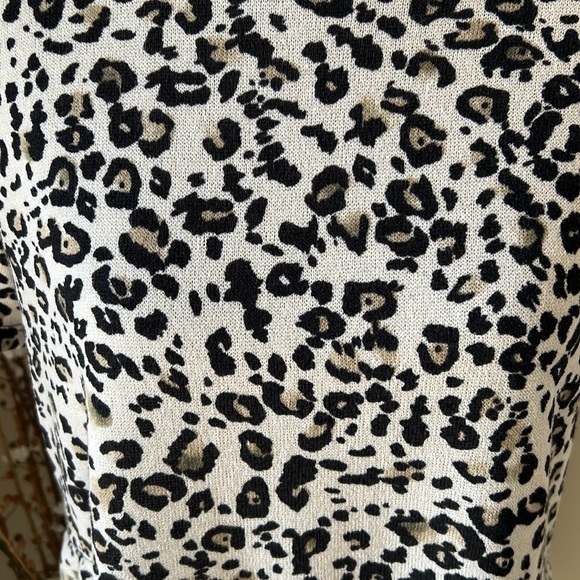 NWT Entro Leopard Print Short Sleeve Top. Size Small - Picture 2 of 5
